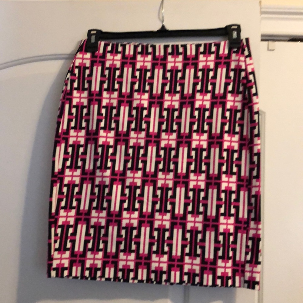 Patterned pencil skirt